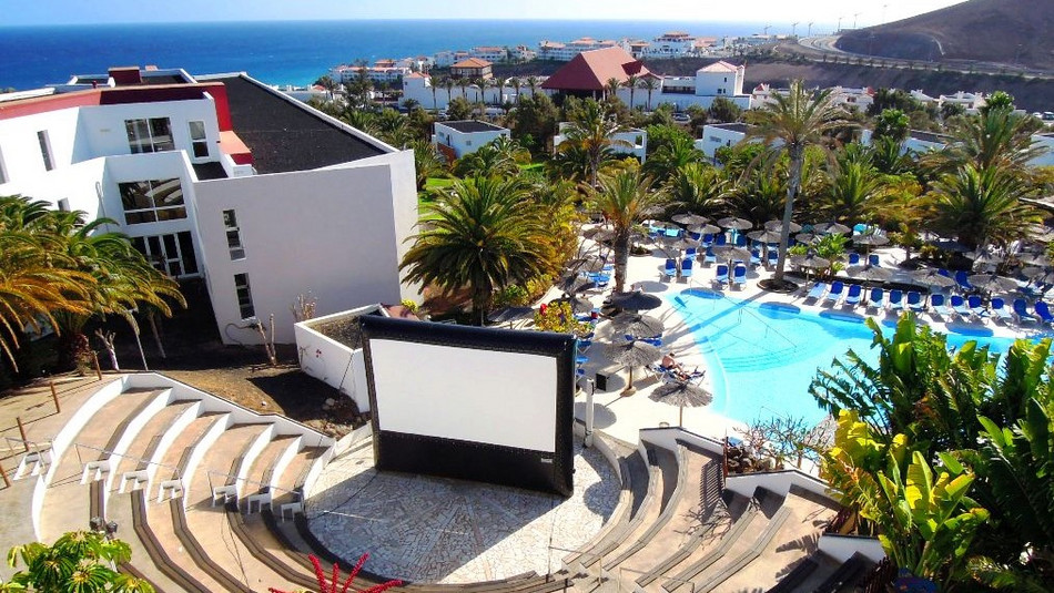 CSM_AIRSCREEN_FUERTEVENTURA_SCREEN_SIZE_6.10M_X_3.43M__2__DB07D79B5C